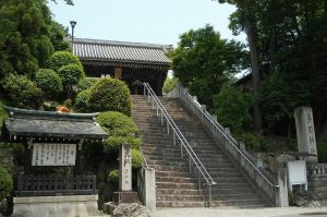 多田神社 境内までの階段