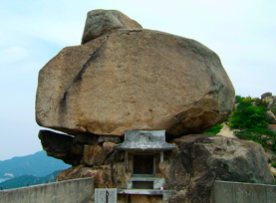 小瀬石鑓神社 重ね岩